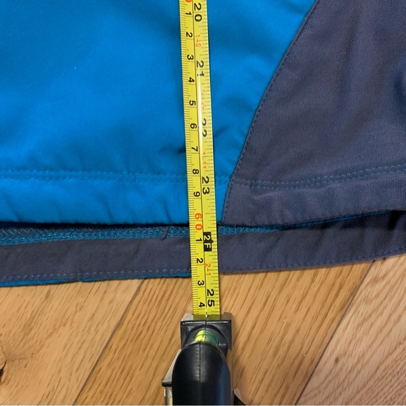 Be ready for spring sports in this Running Room coat! - Picture 4 of 5